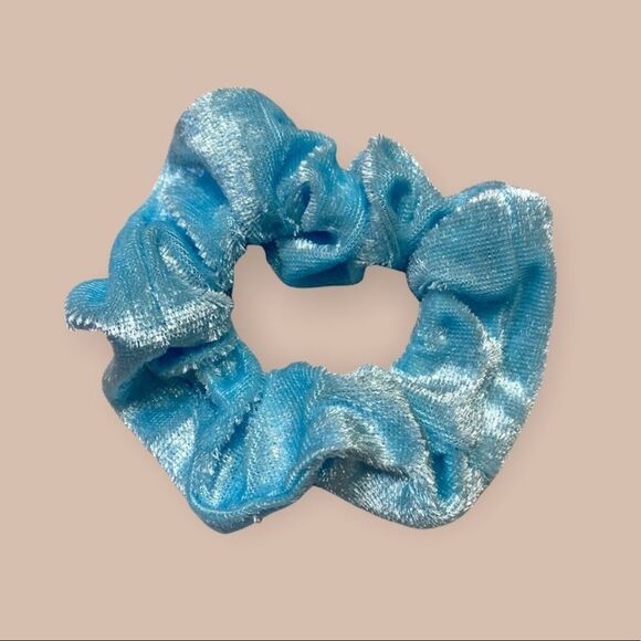 🆕 2/$20 Velvet Scrunchie Duo - Picture 3 of 3